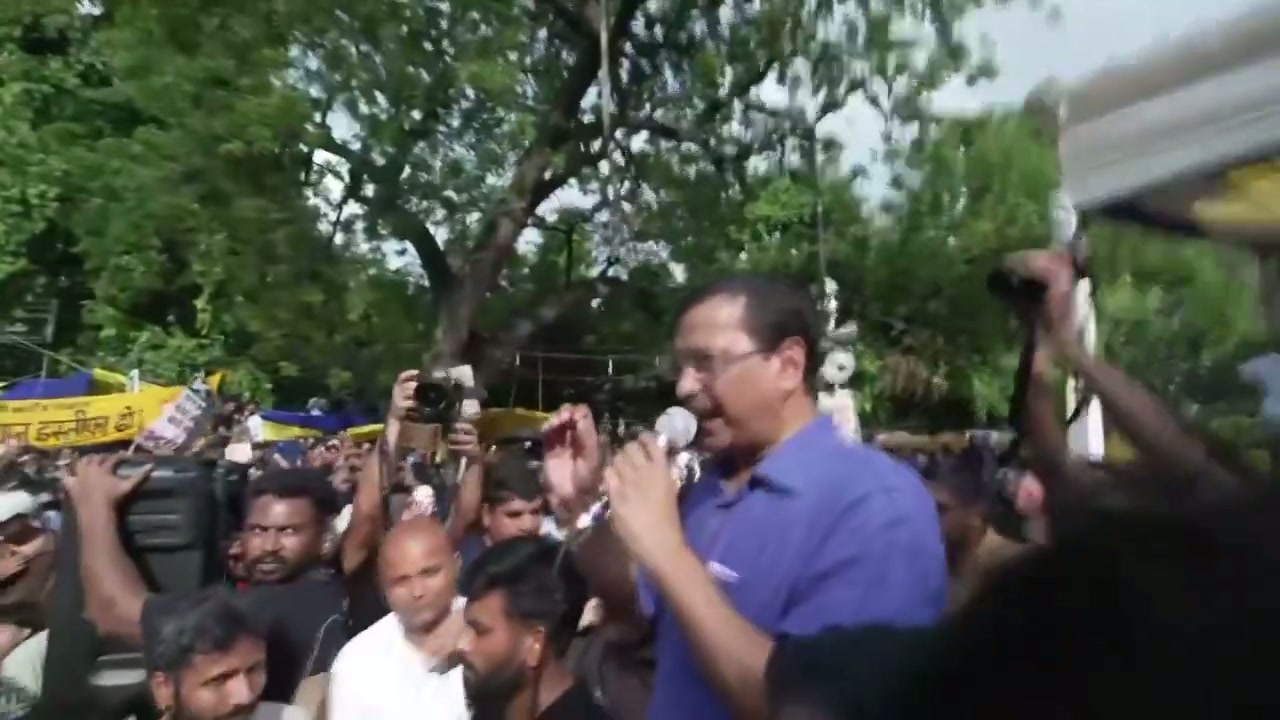 ⁣শিশুদের কণ্ঠরোধ নিয়ে অখিলেশের বিস্ফোরক প্রশ্ন: 'এ কেমন স্বাধীন দেশ?'