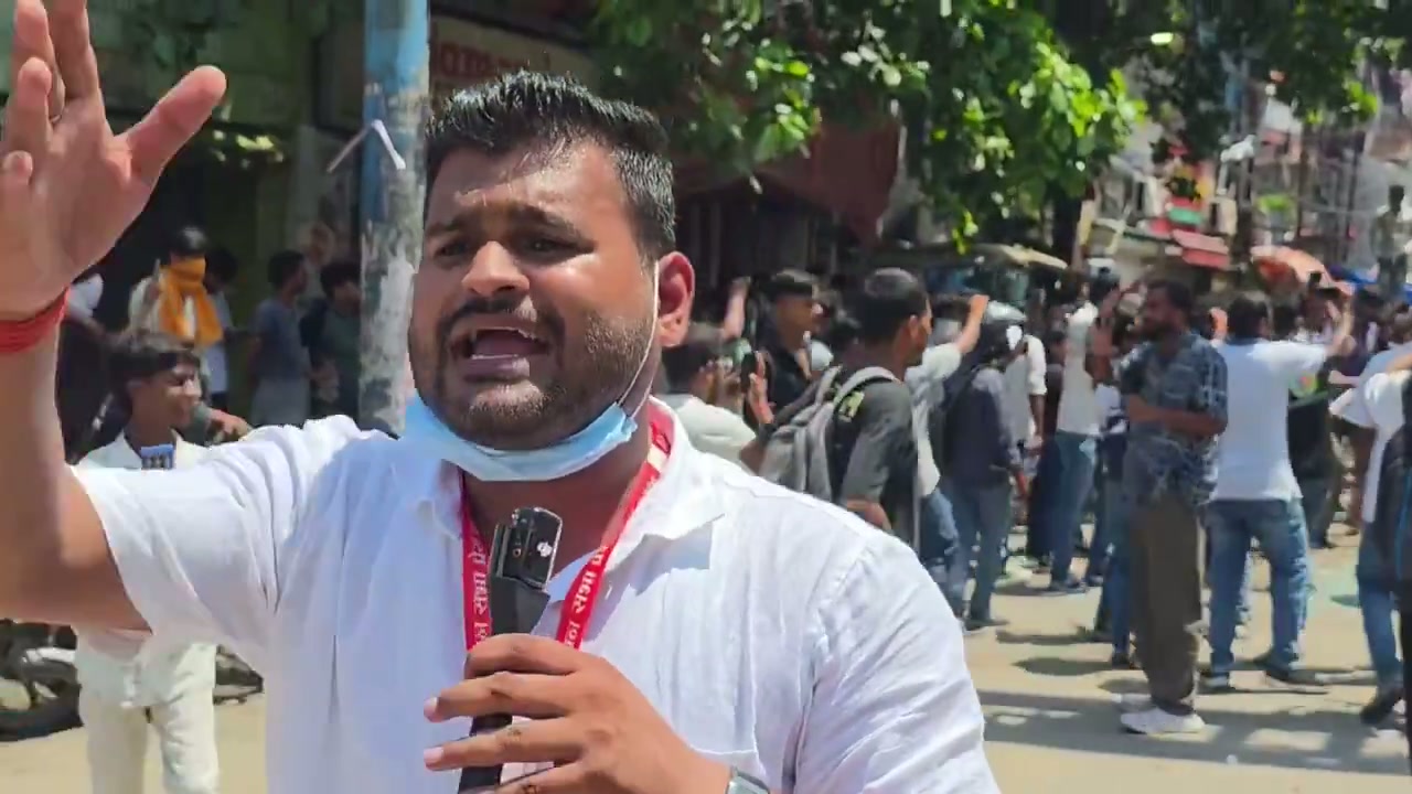 ⁣বিহার বন্ধে তাণ্ডব: পুলিশের গাড়ি ভাঙচুর, ব্যাপক উত্তেজনা