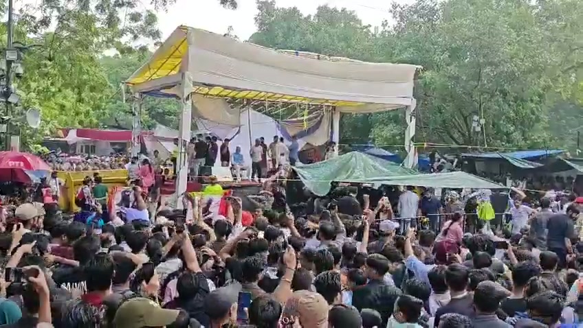 ⁣সিজেপি প্রতিবাদস্থলে জনতার ঢল: নতুন উদ্যমে ফের জাগলো আন্দোলন!..