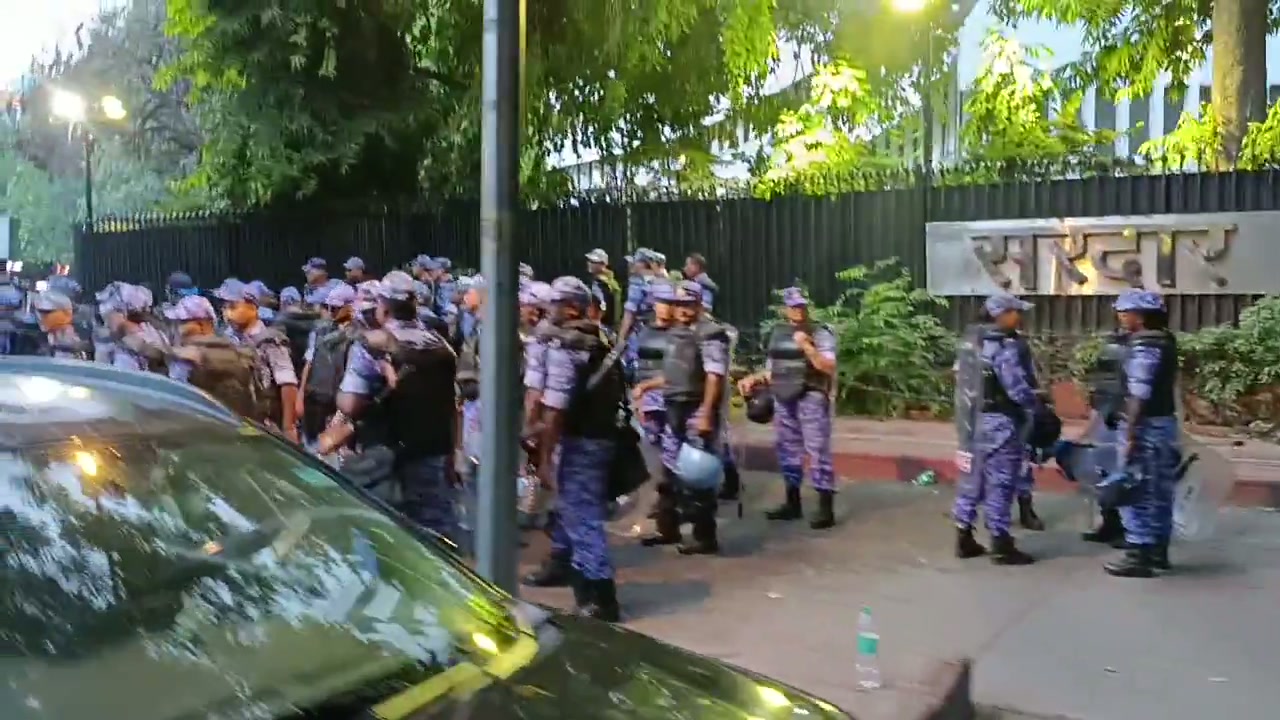 ⁣জ মন্তরে নিরাপত্তা জোরদার, আন্দোলনকারীদের সমাবেশস্থলের দিকে যাত্রা..