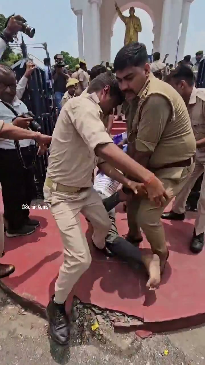 ⁣দলীয় নেতার মুক্তির দাবিতে য় বিক্ষোভে উত্তাল, পুলিশি ধরপাকড়..