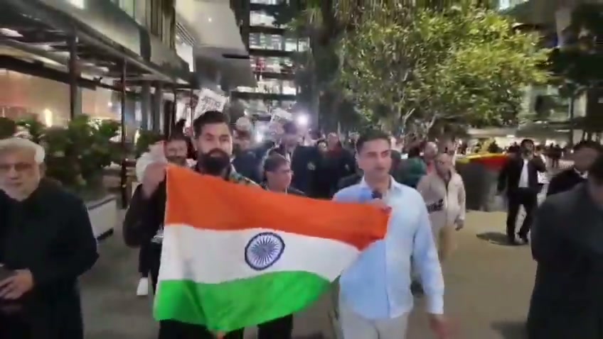 ⁣সিডনিতে জ মন্তরের আন্দোলনকারীদের সমর্থনে অস্ট্রেলিয়ায় বড় প্রতিবাদ..