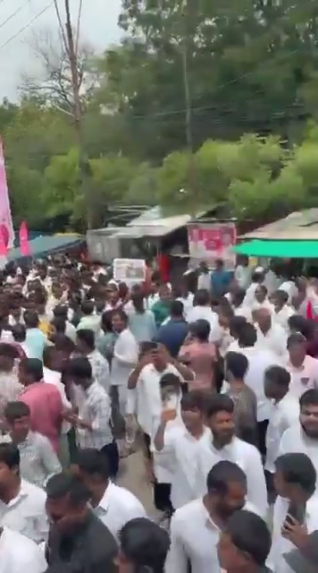 ⁣হায়দরাবাদে NEET পরীক্ষা নিয়ে শিক্ষার্থীদের ক্ষোভ, ব্যাপক বিক্ষোভ..