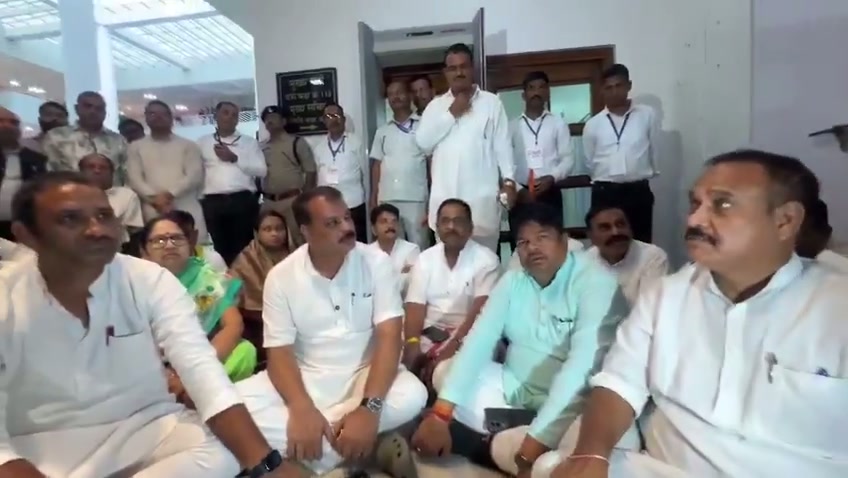 ⁣কংগ্রেসের মন্থন: ঘুরে দাঁড়ানোর শেষ চেষ্টা, না পতনের নতুন অধ্যায়?..