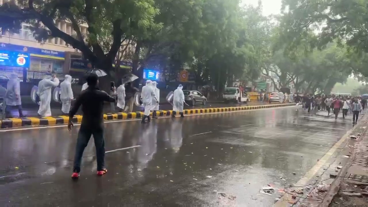 ⁣একনায়কের মসনদ টলমল! নেপথ্যে 'আরশোলা ভারত'