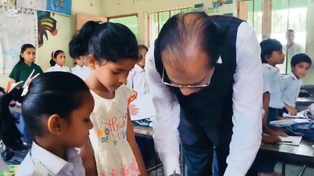 ⁣প্রাথমিক বিদ্যালয় পরিদর্শনে দুর্যোগ ব্যবস্থাপনা ও ত্রাণ মন্ত্রী