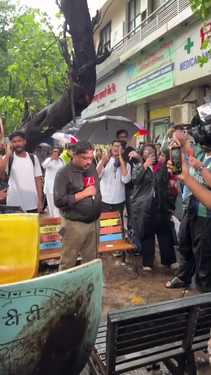 ⁣চ্যানেলের প্রতি ক্ষোভ: বয়স্ক সাংবাদিক কেন নিগৃহীত মাঠে?