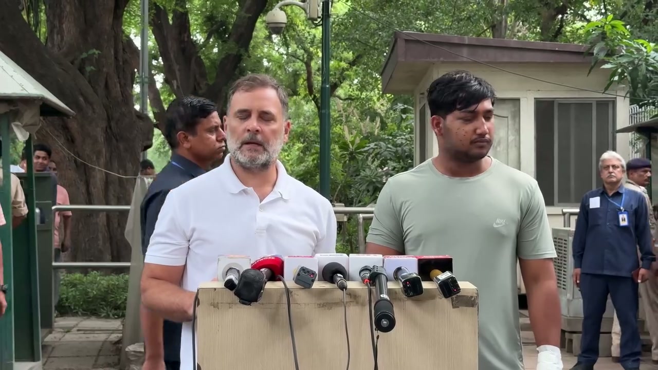 ⁣দিল্লীতে ছাত্রের চোখে পেলেট হামলা: দৃষ্টি হারানোর শঙ্কা