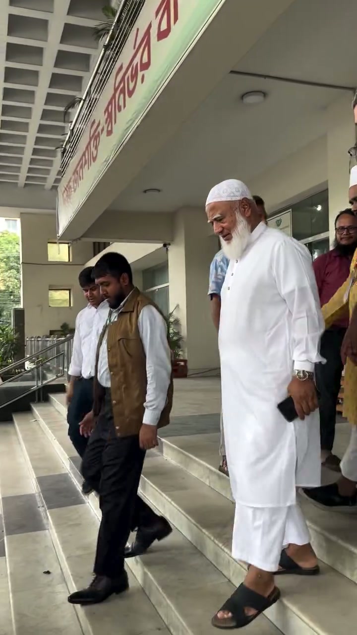 ⁣জুলাইযোদ্ধাদের পাশে জামায়াত আমীর, শফিকুর রহমানের সংহতি প্রকাশ