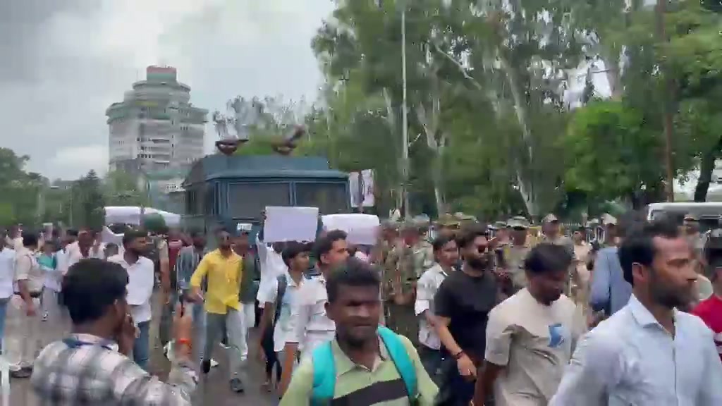 ⁣মেডিকেল ভর্তি প্রশ্নফাঁস: উত্তাল পাটনা, লাঠিপেটার শিকার শিক্ষার্থীরা..