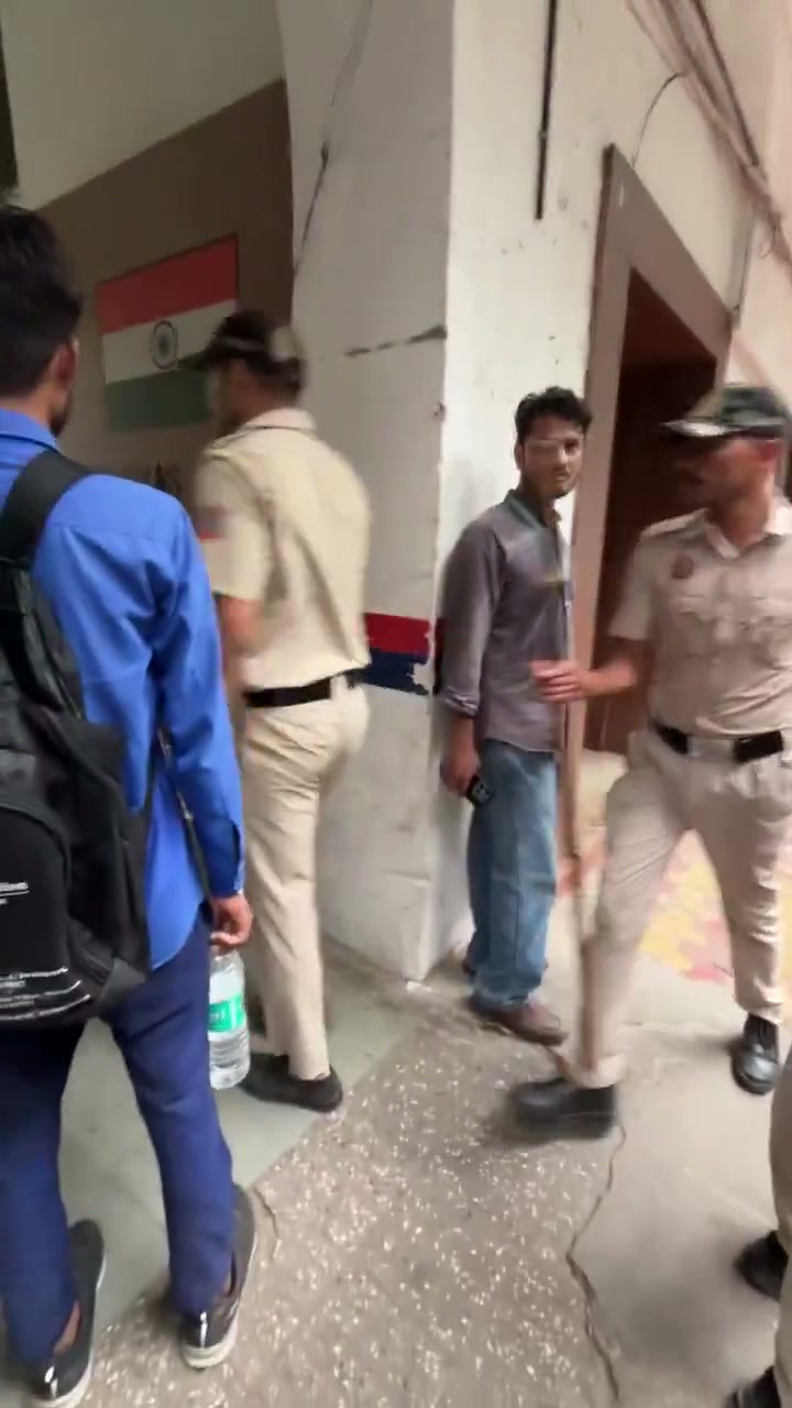 ⁣শিশুদের ভবিষ্যৎ নিয়ে সরকারের খেলা: সংসদ চত্বরে শিক্ষামন্ত্রীর জবাবদিহিতা তলব..