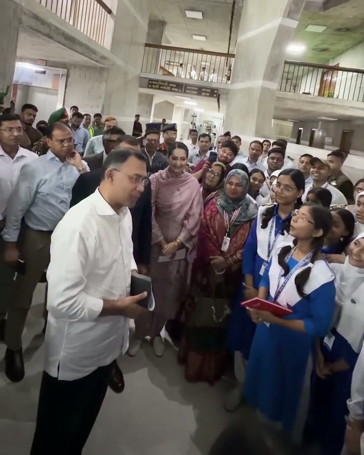 ⁣সংসদ ভবন পরিদর্শনে শিক্ষার্থীদের মাঝে প্রধানমন্ত্রী: আগামীর বাংলাদেশ বিনির্মাণে তারুণ্যের দীপ্ত আহ্ব