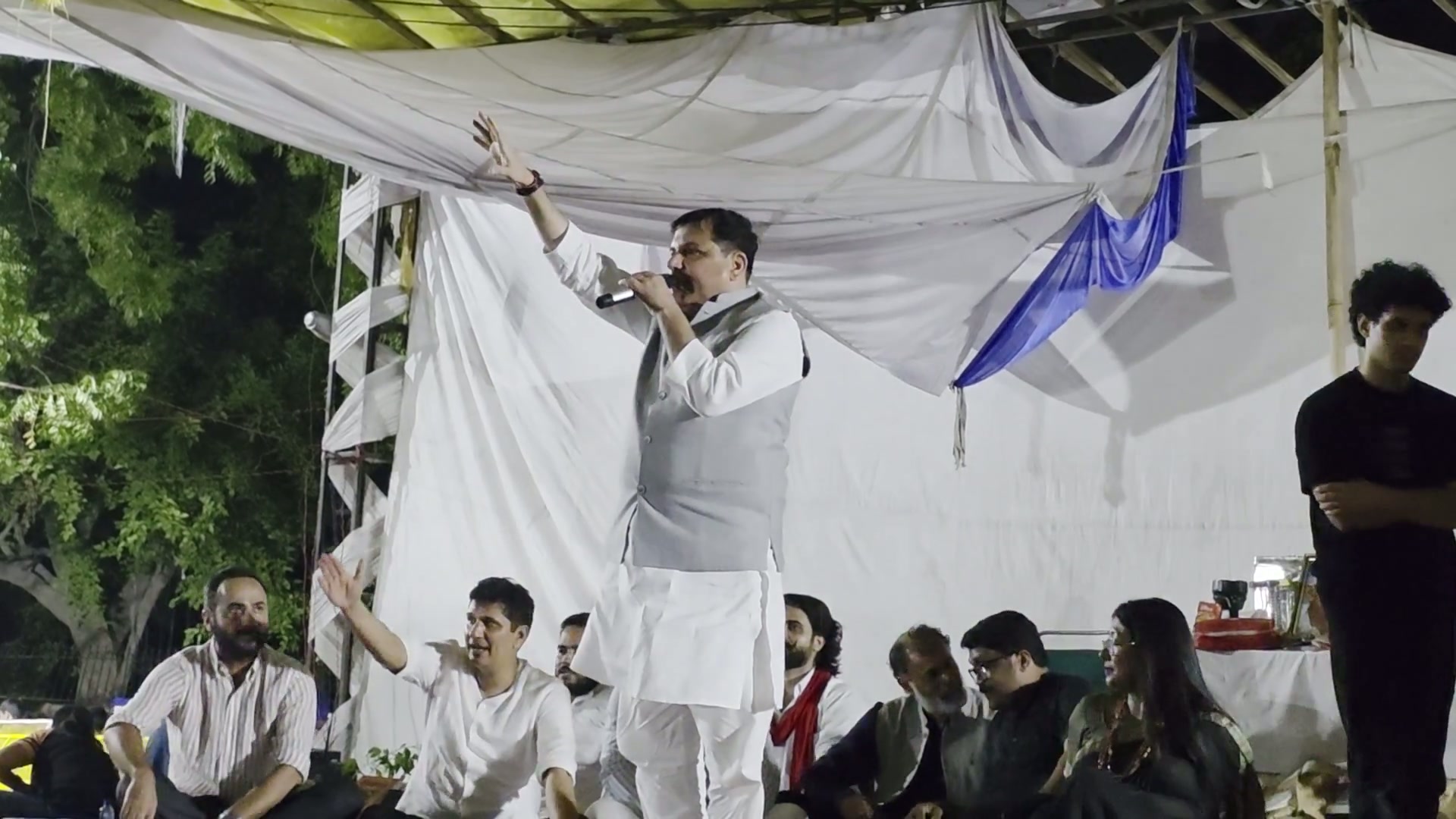 ⁣ভোর রাতে গণতন্ত্ৰ মঞ্চে গর্জে উঠলেন সঞ্জয় সিং