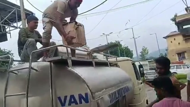 দুধের ট্যাংকারে মদের পর এবার বিয়ার, বিহারে চাঞ্চল্য