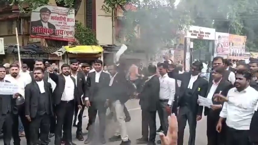 ⁣যুবকদের ওপর সহিংসতা: অমিত শাহের পদত্যাগ চাইলেন আইনজীবী হান্স চন্দা..