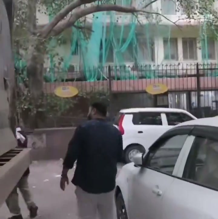 ⁣যন্তর মন্তরে ছাত্র বিক্ষোভে সহিংসতা: পুলিশ আহত, ট্রাকভর্তি পাথর উদ্ধার..
