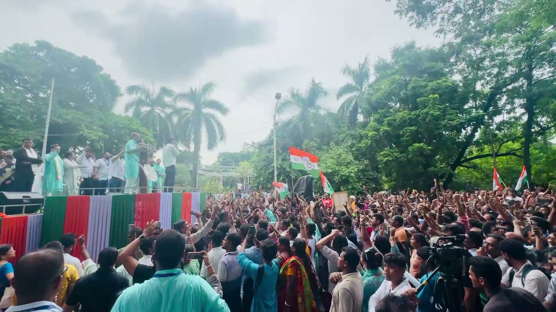 ⁣তৃণমূলের স্লোগান: 'জনতার বিশুদ্ধ আস্থা, অকৃত্রিম ভালোবাসাই আমাদের শক্তি'..