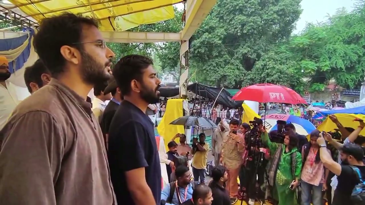 ⁣যন্তর মন্তরে অভিজিৎ দীপকের পুনরাগমন: রাজনৈতিক মহলে জল্পনা..