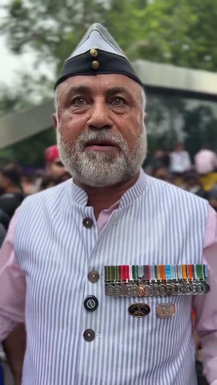 ⁣দেশ সেবার পর কেন যন্তর মন্তর? প্রাক্তন সৈনিকের তীব্র বার্তা ধ্রুব রাঠীর স্যাটায়ারে!