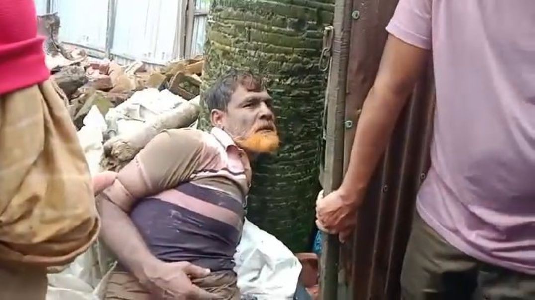 মঠবাড়িয়ায় সরকারি হাসপাতালের পেছনের সড়কে নারীর কানের দুল ছিনতাইয়ের সময়  মিরুখালী রোডের মাইক খলিলের ছে