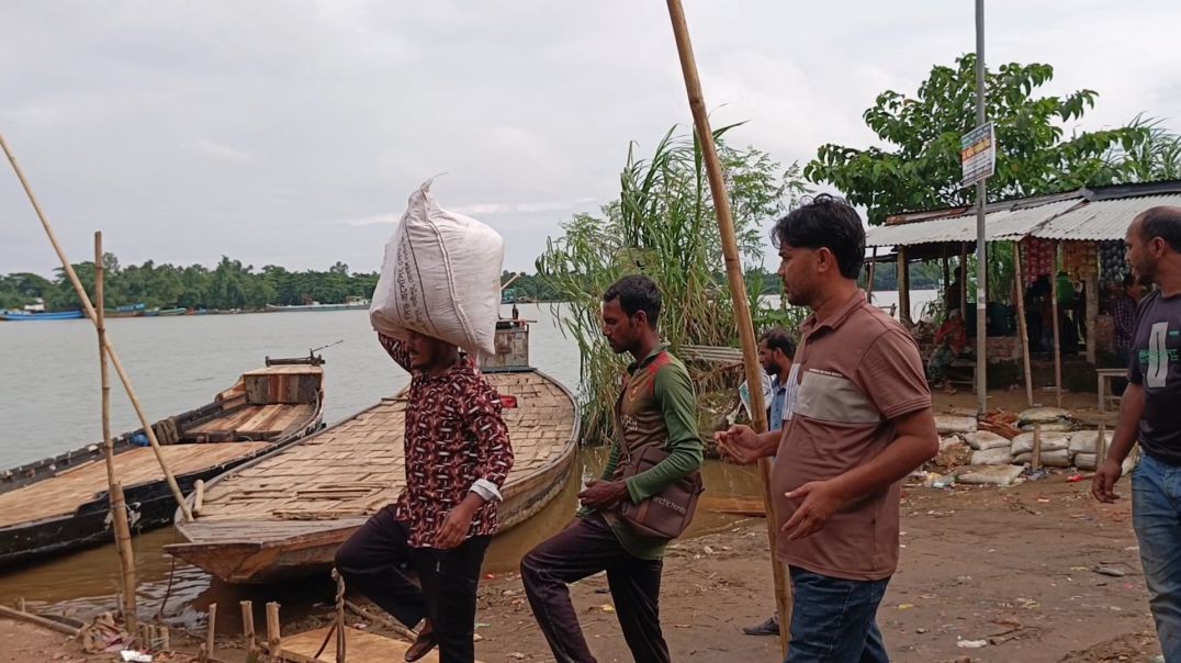 ⁣মানুষের যাতায়াত