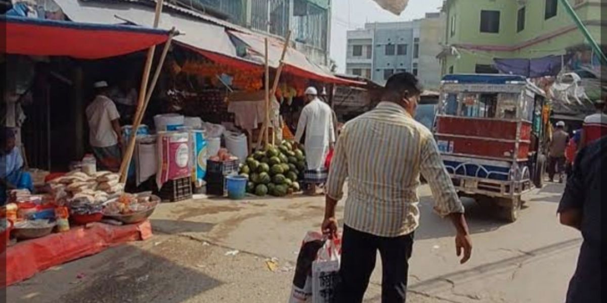 এক বছরের মাথায় ফের দখলে মুন্সিরহাট বাজারের ও বাবুরহাটে উচ্ছেদ হওয়া সরকারি জমি, বাড়ছে যানজট ও জনদুর্ভোগ