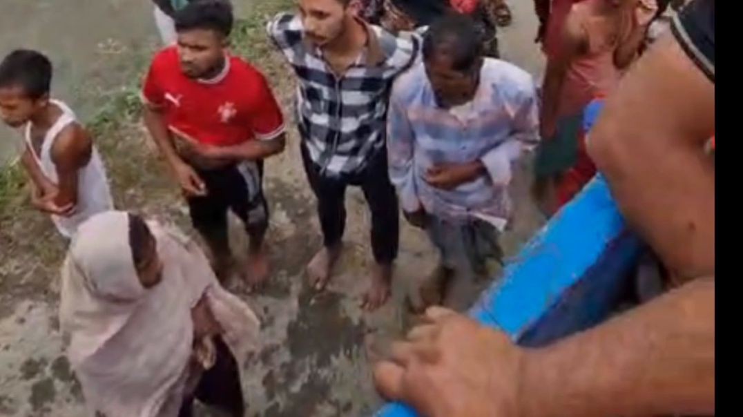 ⁣মানবতার হাত বাড়িয়ে চট্টগ্রামে লেমুয়া মজুমদারহাট মীরগঞ্জ এলাকাবাসী, বন্যার্তদের মাঝে ত্রাণ ও আর্থি