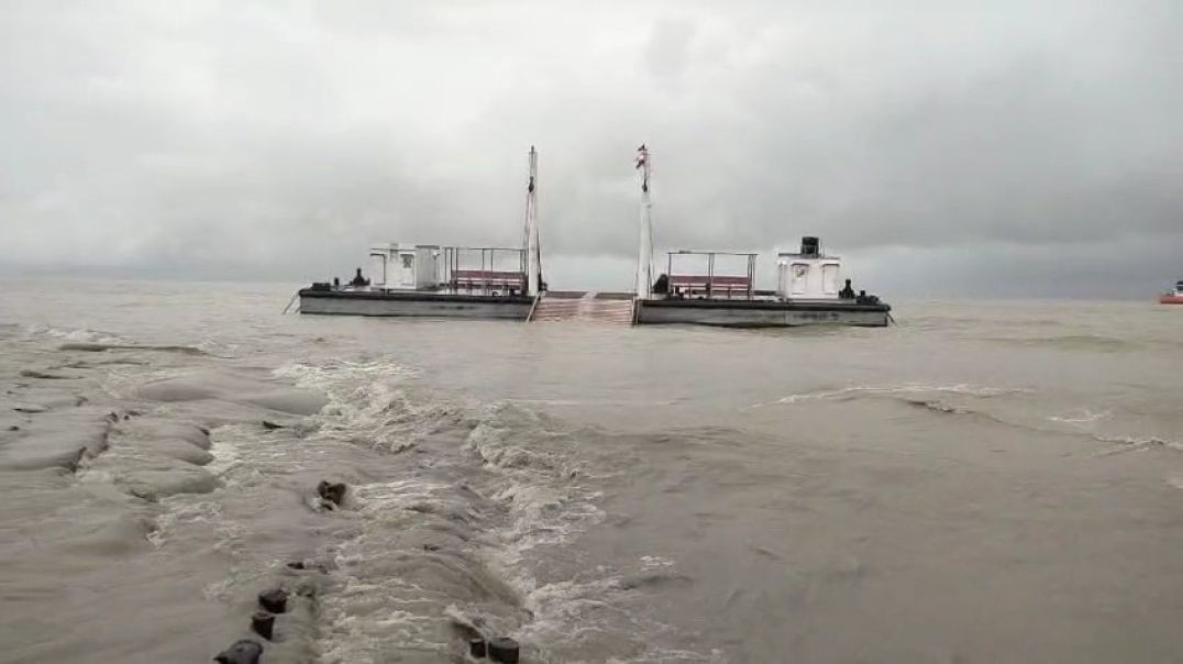 ⁣অবিরাম বর্ষণ ও প্রবল জোয়ারে প্লাবিত হাতিয়ার বিস্তীর্ণ জনপদ, ঝুঁকিতে বেড়িবাঁধ হাতিয়া উপজেলা প্রত