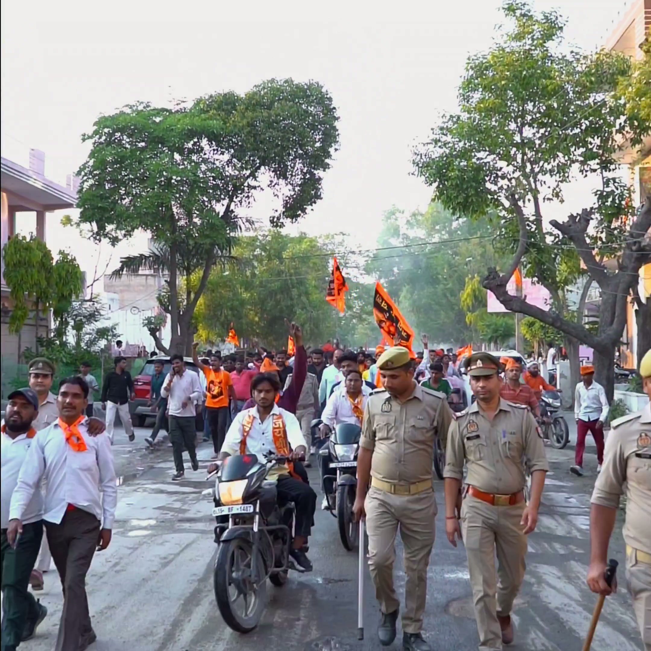 ⁣দিল্লি উত্তাল: বিক্ষোভকারীরা আটক, জন্তর মন্তরে হিন্দু রক্ষা দলের পদযাত্রা..