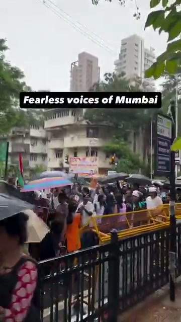 ⁣রাহুল গান্ধী আটক: মোদির পদত্যাগ দাবিতে উত্তপ্ত ভারতের রাজপথ..