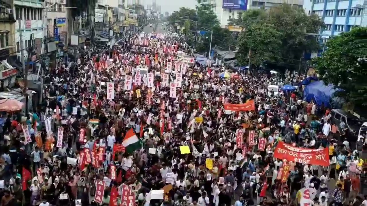 ⁣যুবসমাজের জাগরণ: দশকের পর দশক ধরে তিলে তিলে গড়া প্রতিরোধ, আজ রাজপথে উত্তাল..