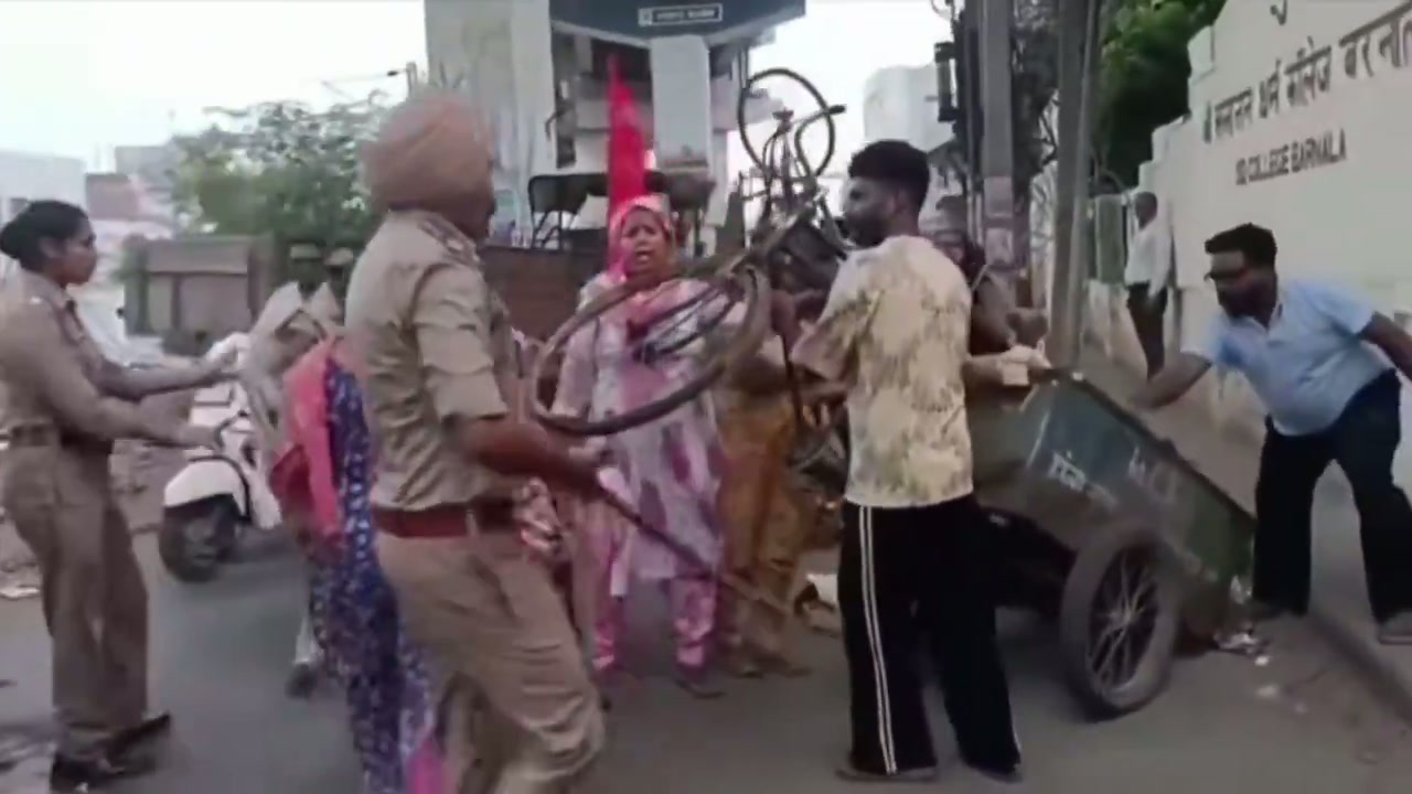⁣পাঞ্জাবে নিয়োগ কেলেঙ্কারি: শিক্ষার্থীদের ভবিষ্যৎ শঙ্কায়, কেজরিওয়াল নীরব?..