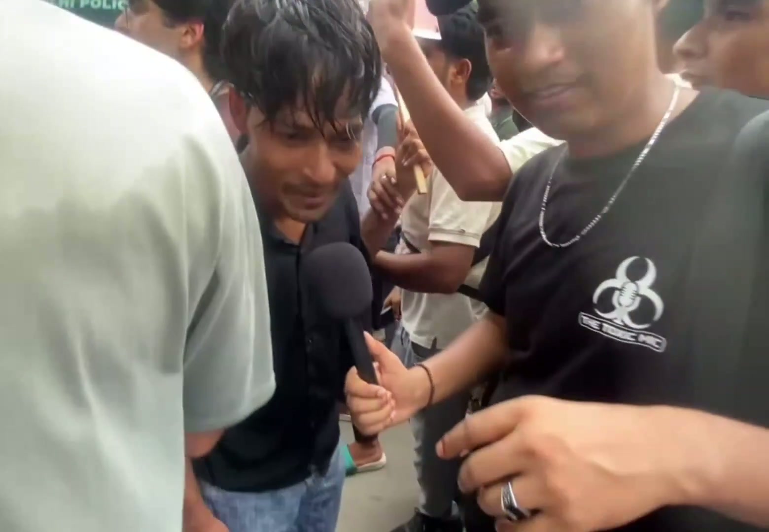 ⁣প্রেমের টানে ধর্ম পরিবর্তন, ধর্মগুরুকে জড়িয়ে নতুন জীবন!