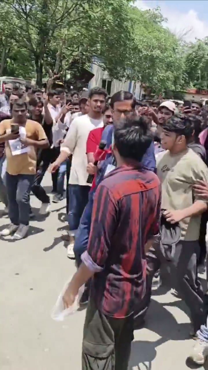 ⁣ভিডিওটির মূল তথ্য