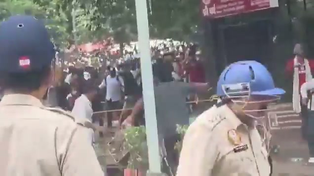 ⁣শিক্ষামন্ত্রীর পদত্যাগ ও দেশজুড়ে উত্তেজনা: এক নজিরবিহীন ঘটনার বিবরণ..