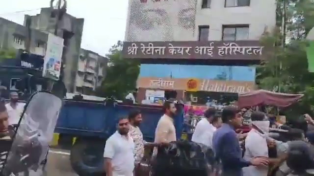 ⁣রায়পুরে কংগ্রেস দপ্তরে বিজেপির হামলা, গণতন্ত্র লঙ্ঘনের অভিযোগ..