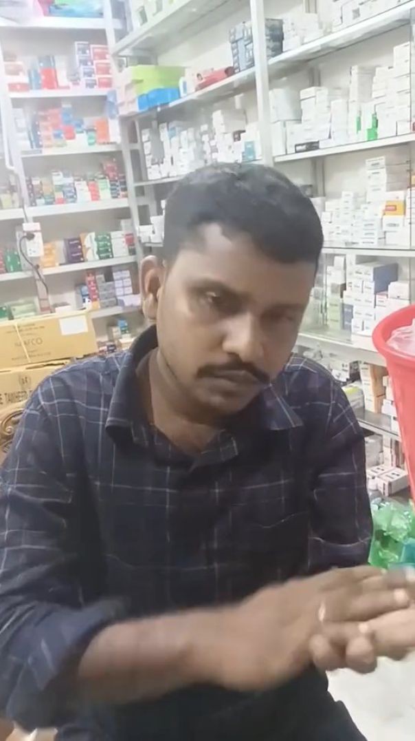 মঠবাড়িয়ায় দোকানের টাকা চুরির অভিযোগ দিয়ে আটকে রাখেন কর্মচারীকে বিস্তারিত দেখুন ভিডিওতে