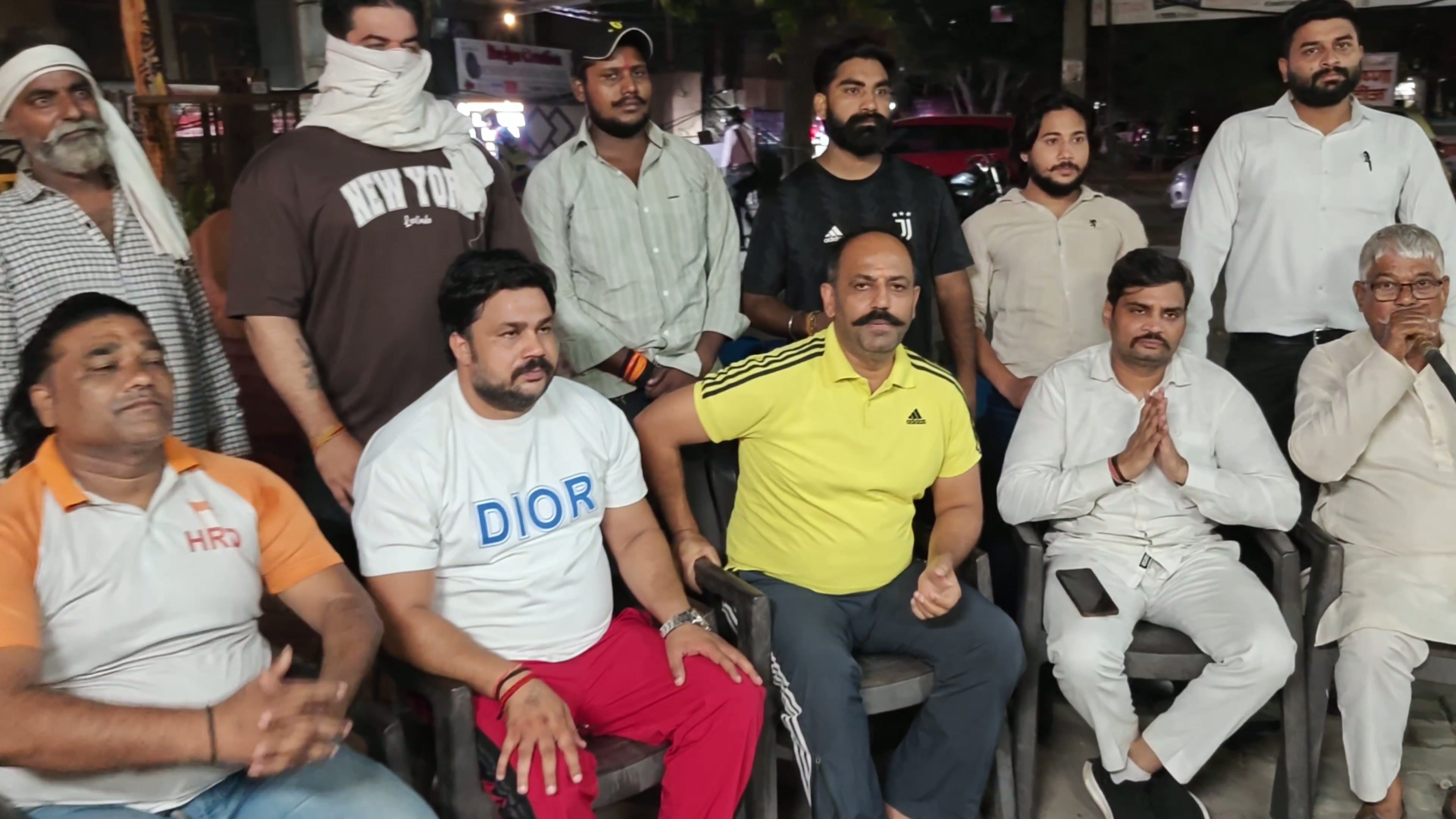 ⁣জন্তর মন্তরে হিন্দু রক্ষা দলের চরম হুমকি: ‘দেশবিরোধীদের লাল করব’..