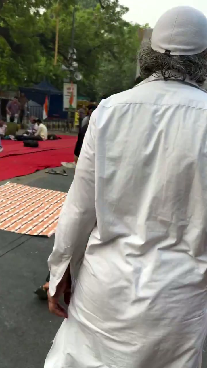 ⁣অস্বস্তিকর ভিডিও দেখে মোদির প্রশ্ন: ‘এটা কি এআই?’