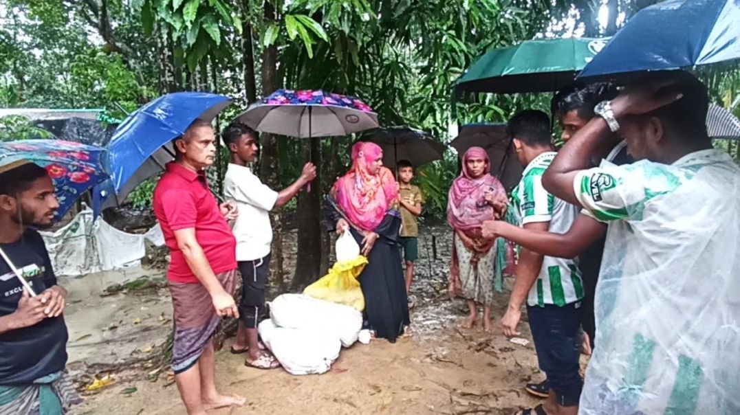 ⁣বন্যায় বিপর্যস্ত মানুষের পাশে নাছিমা আক্তার: চৈক্ষ্যং ইউনিয়নের ৩ ওয়ার্ডে ত্রাণ বিতরণ
