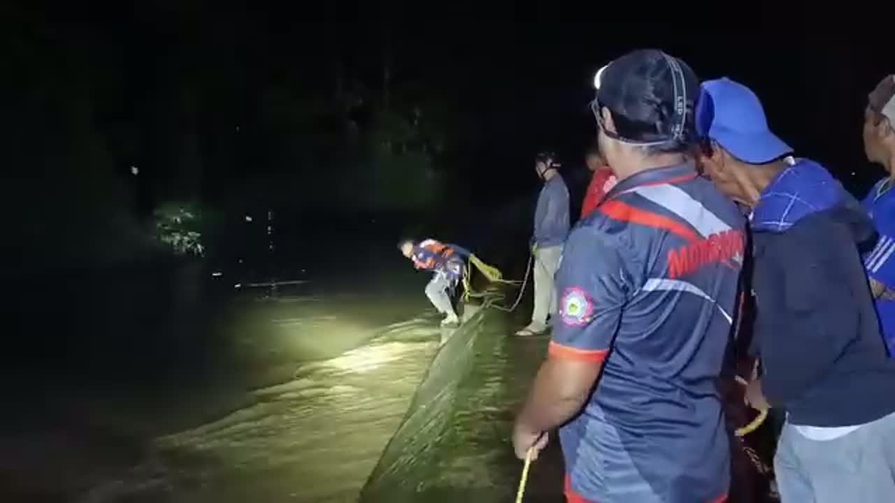 বন্যা কবলিতদের জীবন বাঁচালেন বীরেরা: সুলতান কুদারাতের উদ্ধার অভিযান