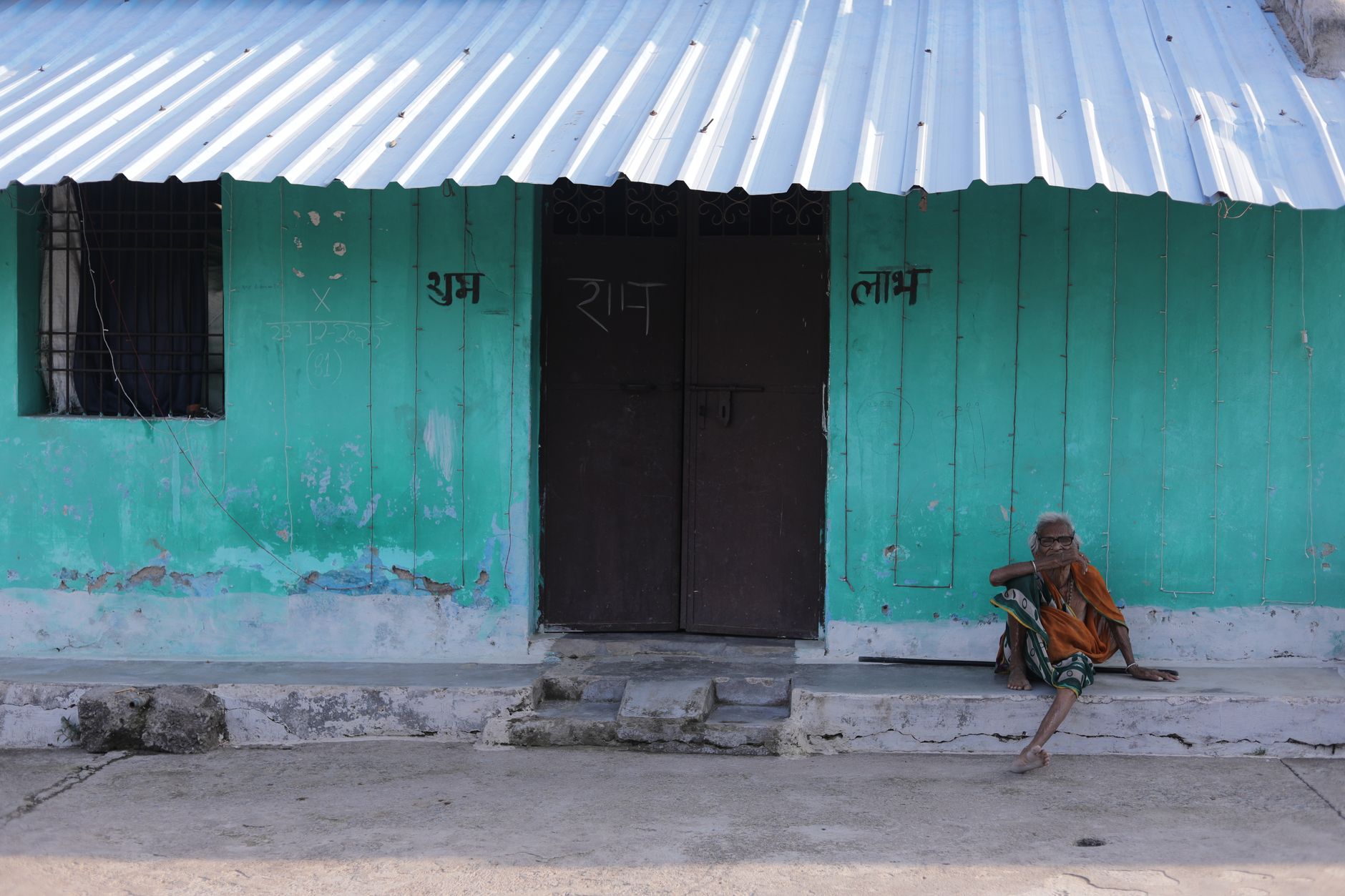 সামাজিক নিরাপত্তা বেষ্টনী: দুর্নীতির জালে আটকা কোটি মানুষের স্বপ্ন